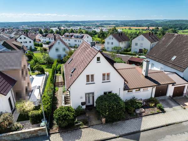 Ein Haus in einer Wohngegend