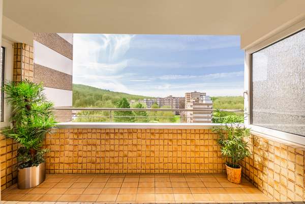Balkon mit Aussicht und Pflanzen